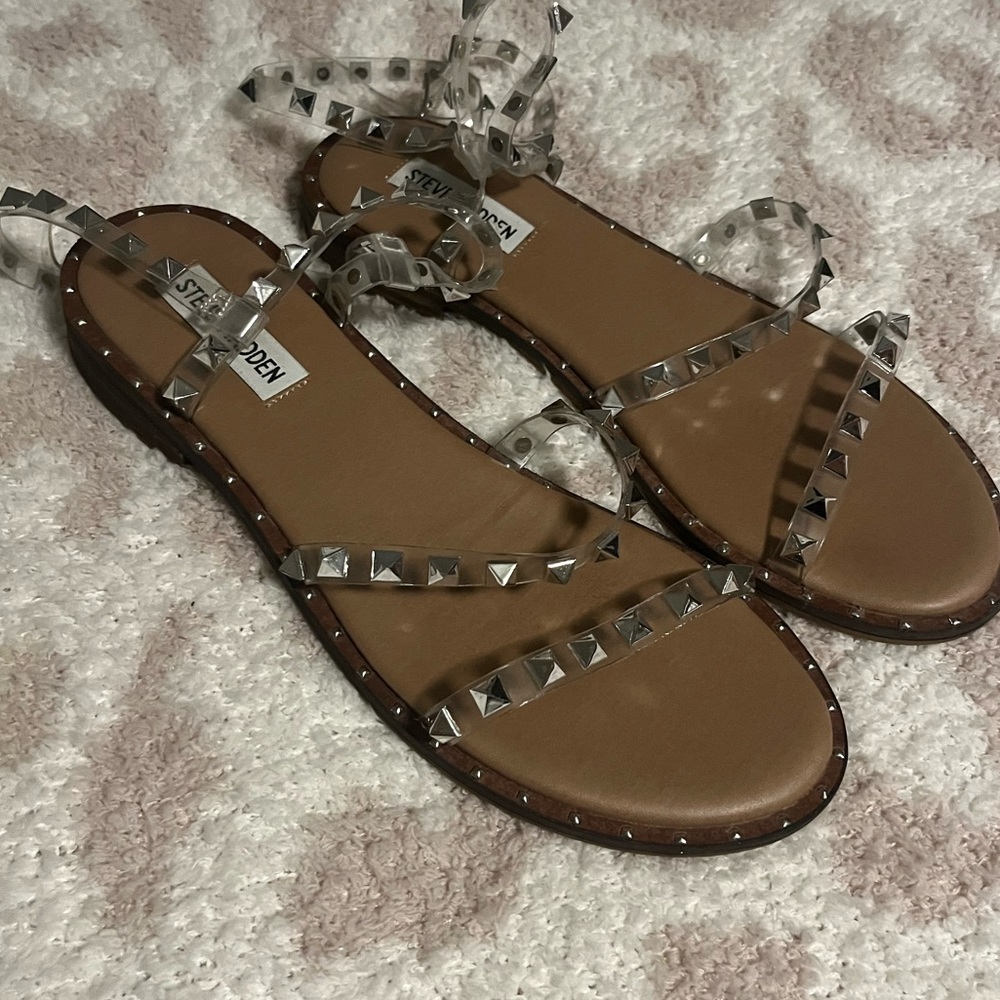 Steve Madden travel flat